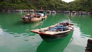 cat ba jonque private boat Halong Bay.1