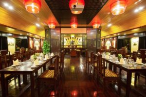 halong-bay-luxury-cruise-restaurant-bar-dragon-legend_6_2017_04-768x512