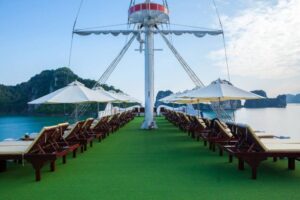 halong-bay-luxury-cruise-sundesk-dragon-legend_6_2017_02-768x512